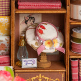 Elsa's Tailoring Miniaturhaus im Maßstab 1:18 als Geschenkidee