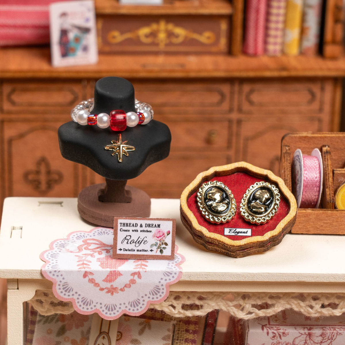 Miniaturhaus Bausatz für Erwachsene: Elsa's Tailoring mit 266 Teilen