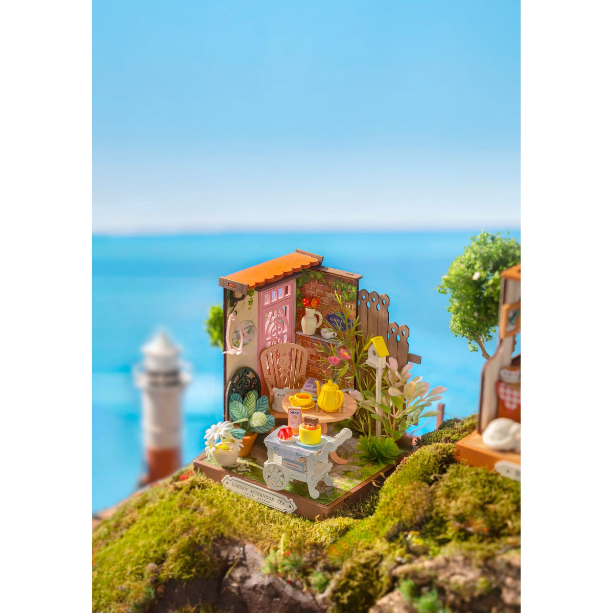 Miniaturhaus für Erwachsene: Fancy Tea Yard mit englischer Teestunde im Detail