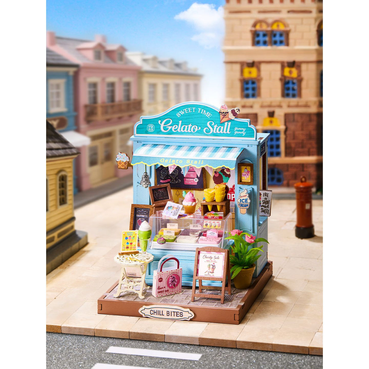 Miniaturhaus Eisstand mit Vitrine und sechs Eissorten