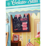 Eishörnchen im Ständer am Miniatur Eisstand Gelato Stall