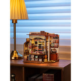 Henry's Chocolate Shop Miniaturhaus von Rolife in der Frontansicht