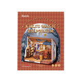 Zauberbücher und Zauberhut im Miniatur Puppenhaus Kiki's Magic Emporium