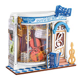 Schaufenster mit Cello, Noten und Harfe im Rolife Miniaturhaus Bausatz Melody Instrument Shop