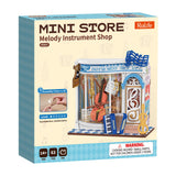 Großer G-Schlüssel und goldene Noten-Girlande am Rolife Mini Store Melody Instrument Shop