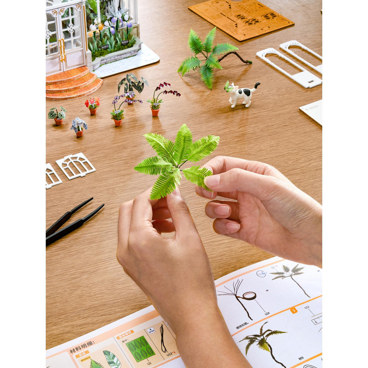 Turm mit kunstvoller Kuppel beim Rolife DIY Miniaturhaus DH102