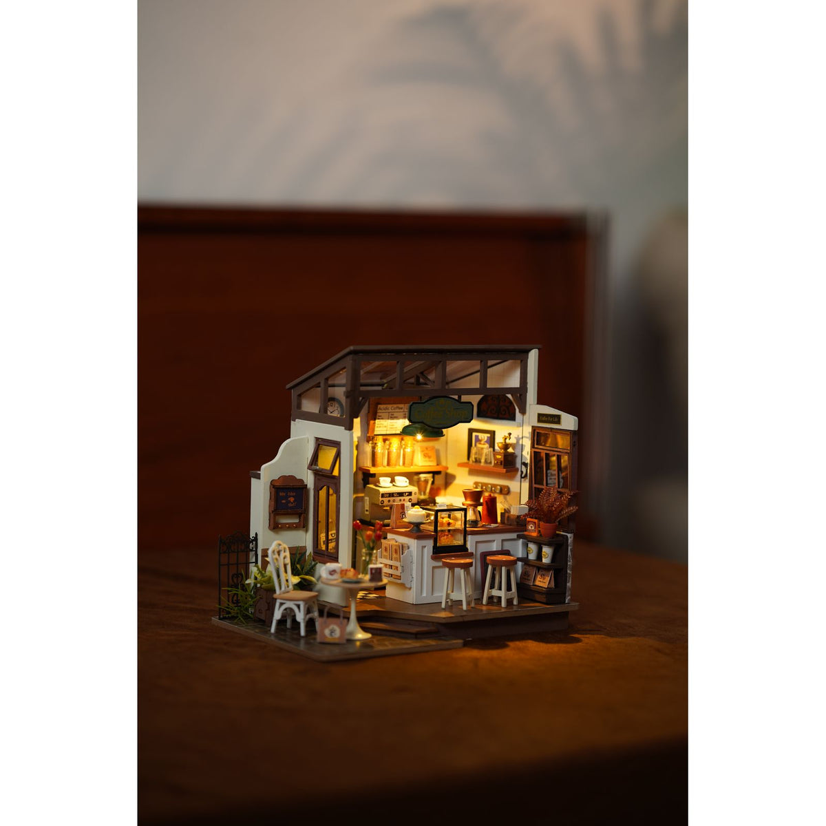 Rolife Slow Life Café Holzbausatz DG162-B in der Geschenkbox