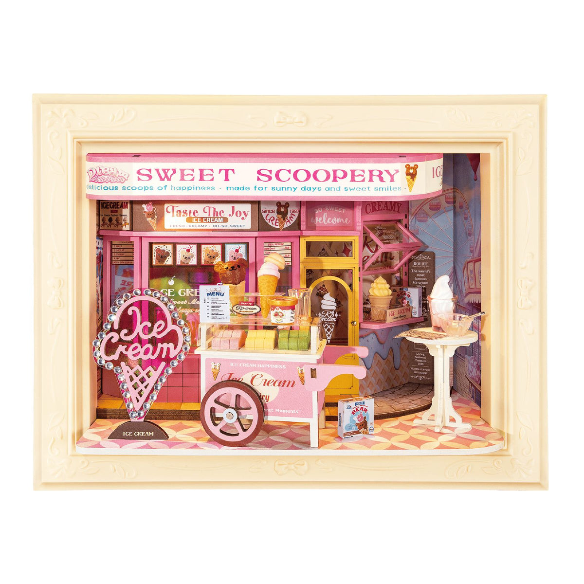 Miniaturhaus Eiscafé Sweet Scoopery mit rosafarbener Fassade und Eiswagen