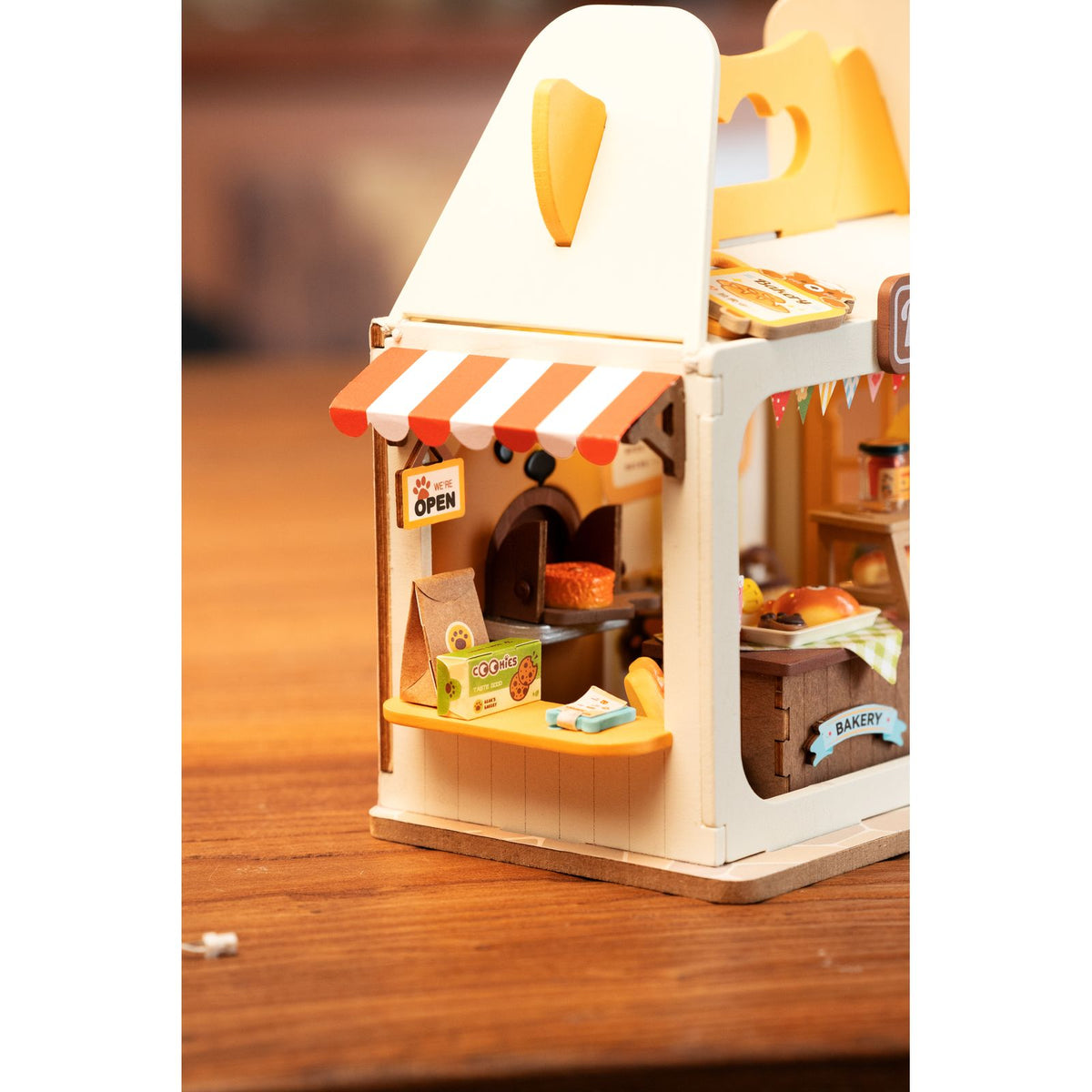 DIY Miniaturhaus für Kinder: Teddy's Breadbox zum Spielen und Umräumen
