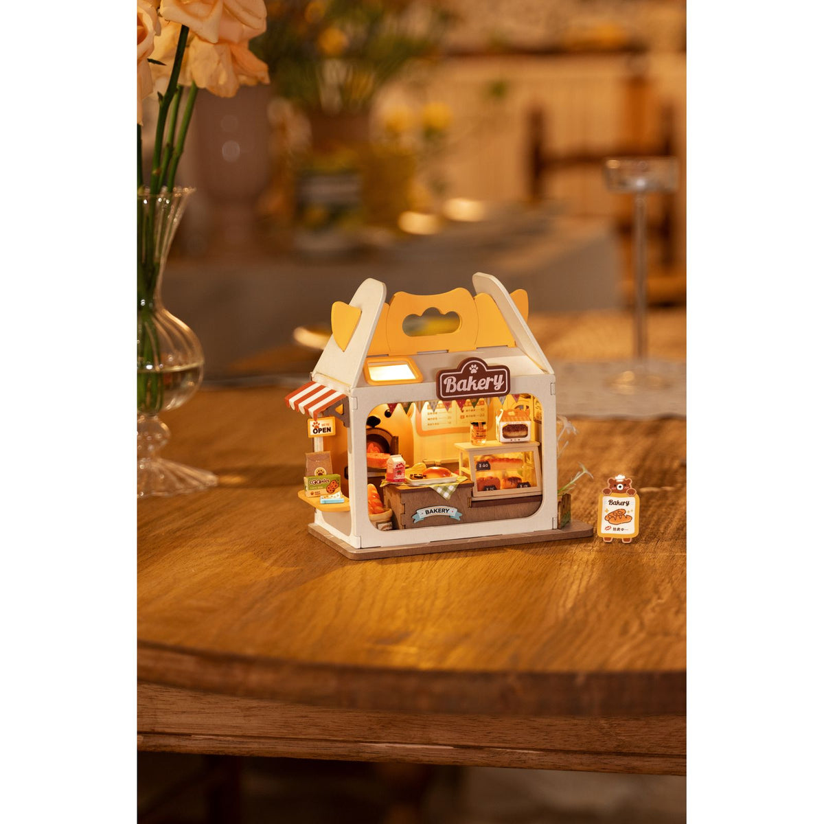 Rolife Miniaturhaus Teddy's Breadbox mit großem Bärenofen im Detail