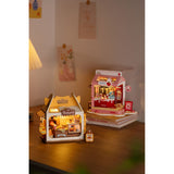 Teddy's Breadbox DS033 mit warmem Licht durch das Dachfenster