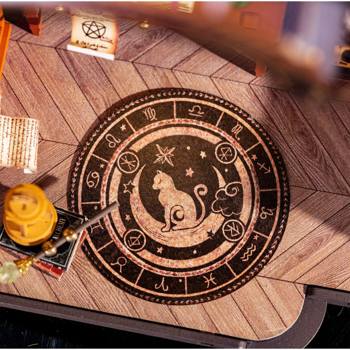 Gänsefeder und Tintenfass als Miniatur im Rolife Magic Study Bausatz