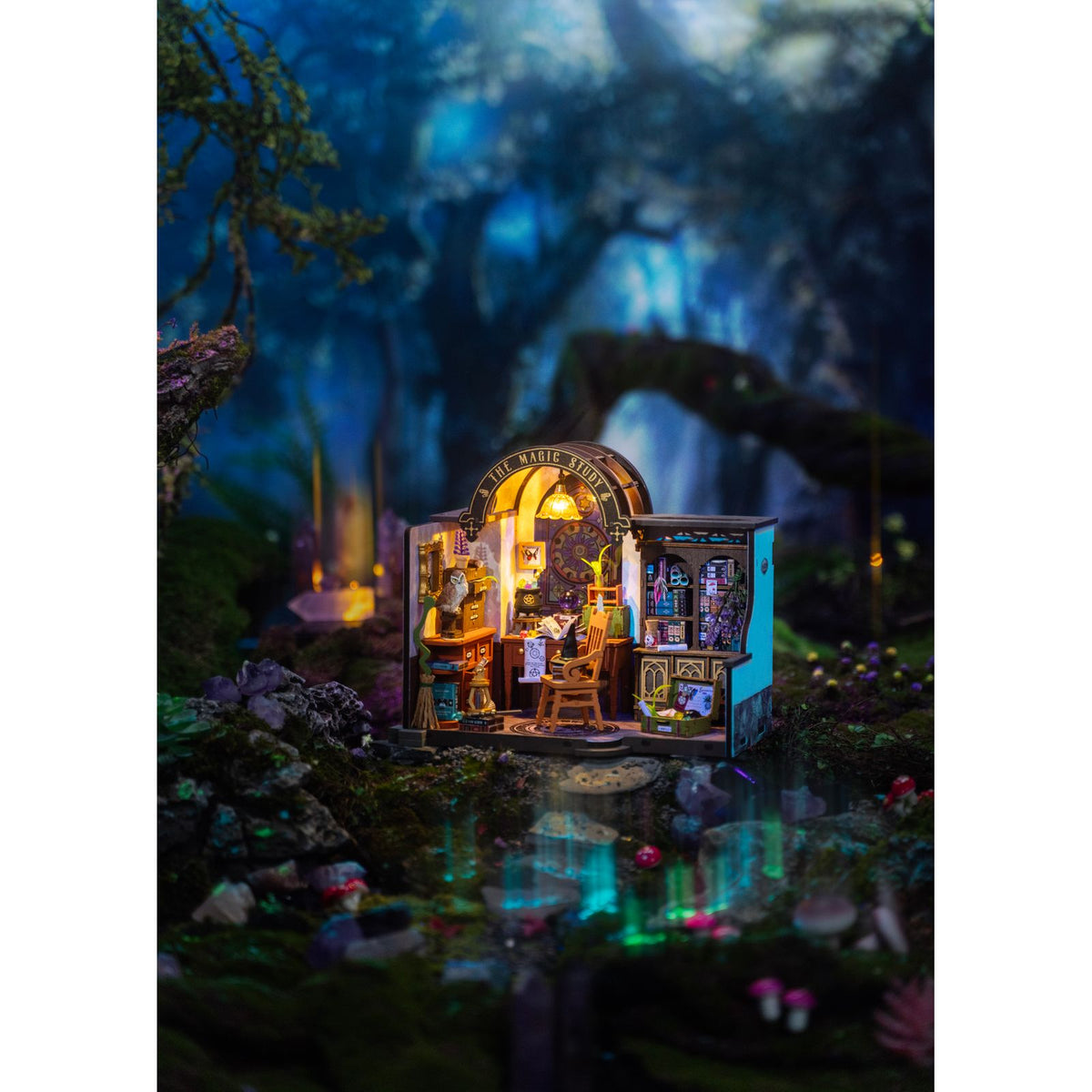 Rolife DIY Miniaturhaus für Erwachsene: Zauberwerkstatt mit LED-Beleuchtung