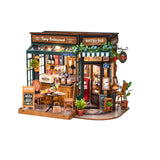 Bar mit Bierzapfhahn und Bierkrügen im Rolife Miniatur-Restaurant