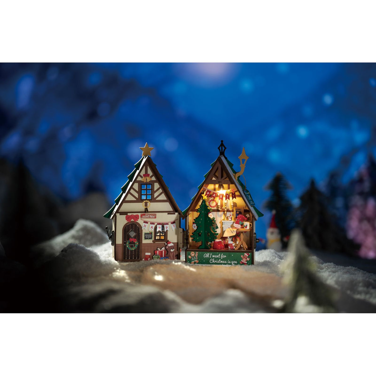 Kamin, Strümpfe und Geschenke im Rolife Weihnachtshaus