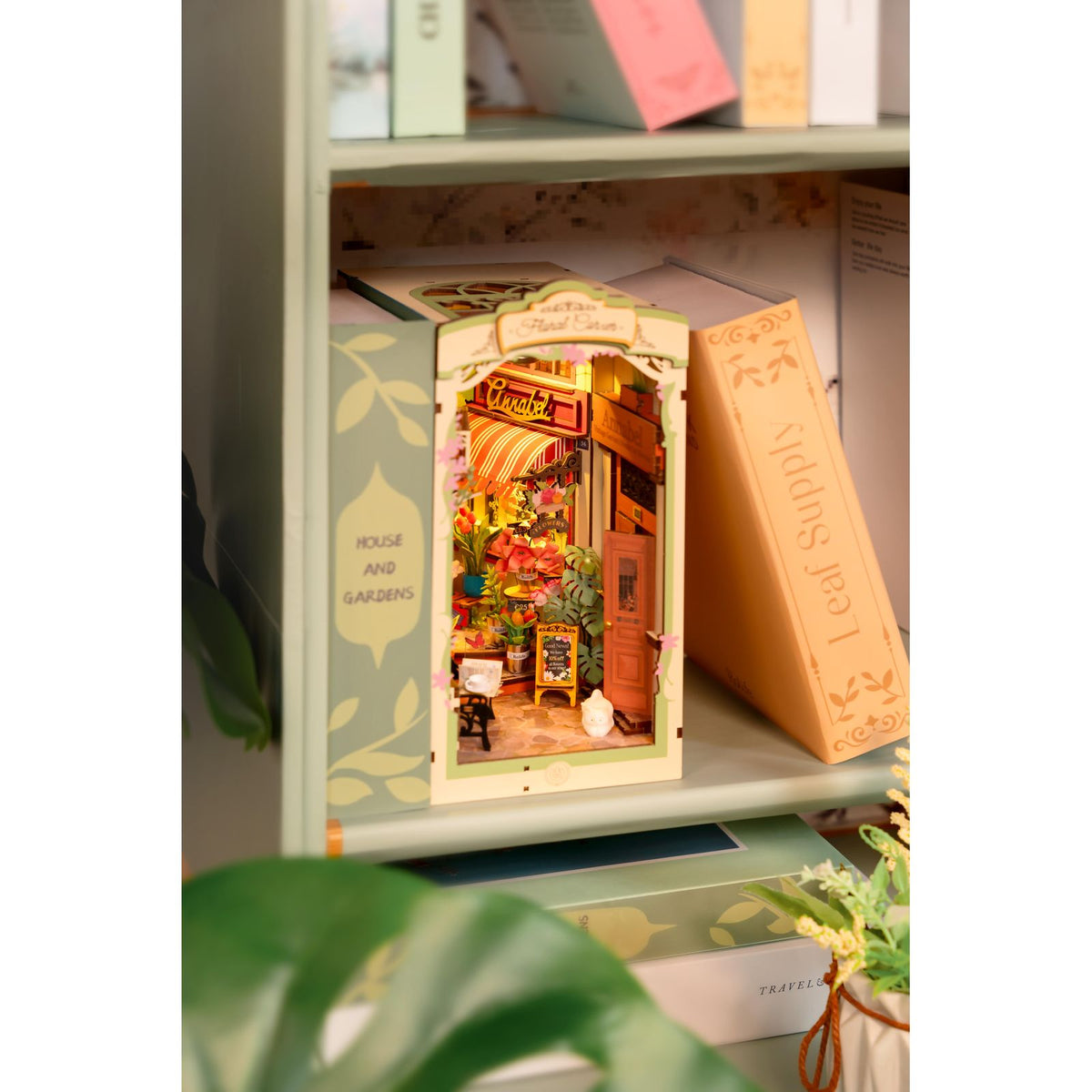 Rolife Floral Corner Book Nook TGB09 als Geschenkidee für Bücherfans