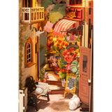 Blumeneimer vor dem Laden – Detail am Rolife Floral Corner Book Nook