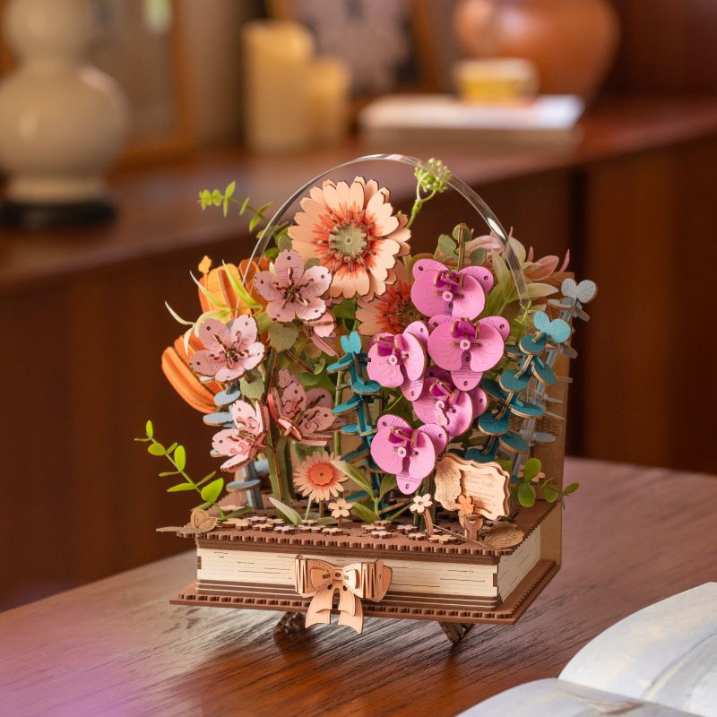 Blühendes Buch Holzbausatz, Nahaufnahme der Holzblumen