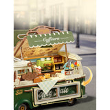 Theke mit Tasse Kaffee und Croissant im Leo's Coffee Truck Bausatz