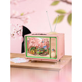 Rolife 3D Holzpuzzle Sakura Dreamy Tour mit Stabantenne und Drehknopf im Retro-Fernseher-Design