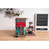 Simon's Coffee Miniaturhaus von Rolife mit warmer LED-Beleuchtung