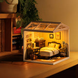Details im Schlafzimmer: Buch Inner Peace und Hausschuhe, Rolife DW009