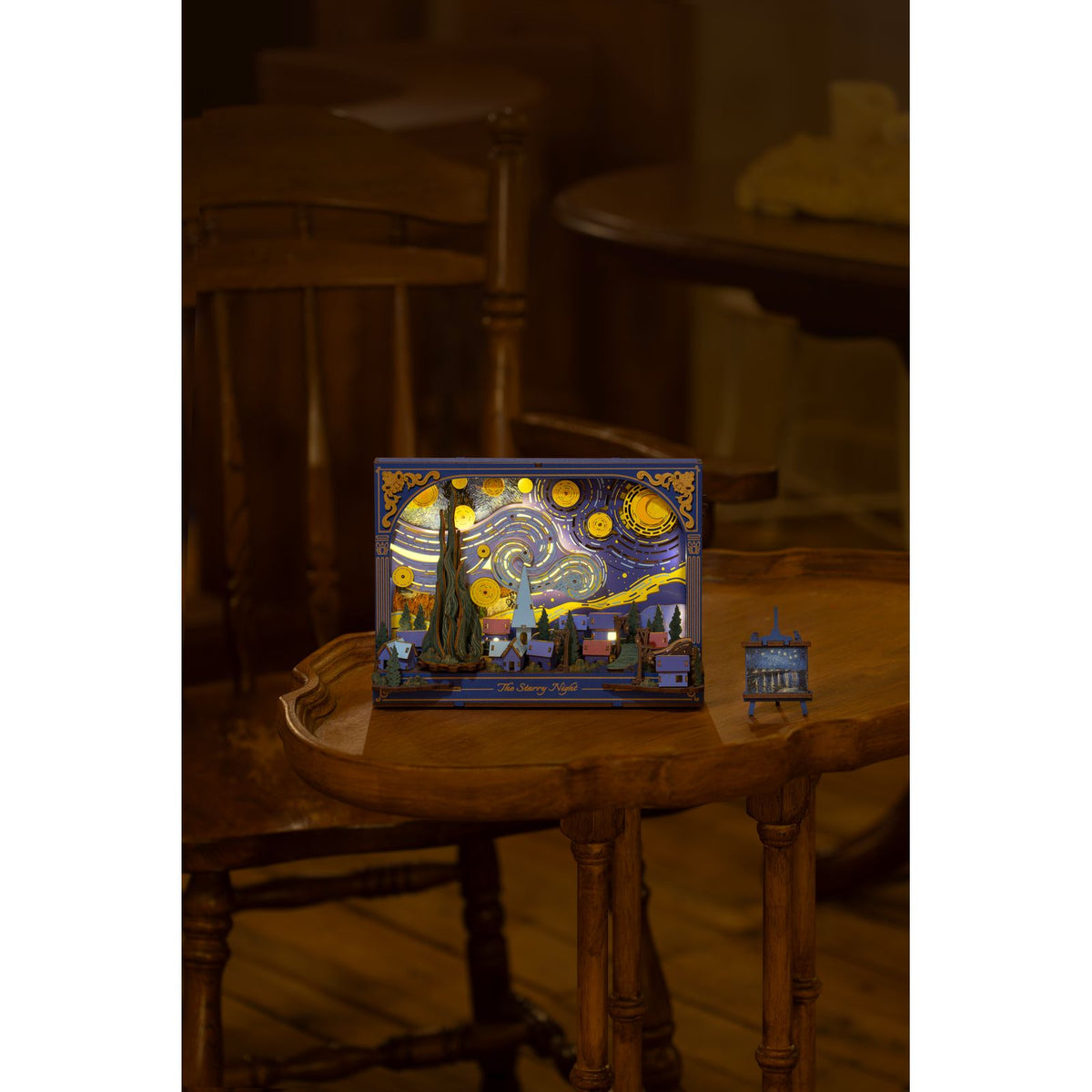 Verzierter Rahmen des Rowood Sternennacht Wandbilds mit eleganten Ornamenten
