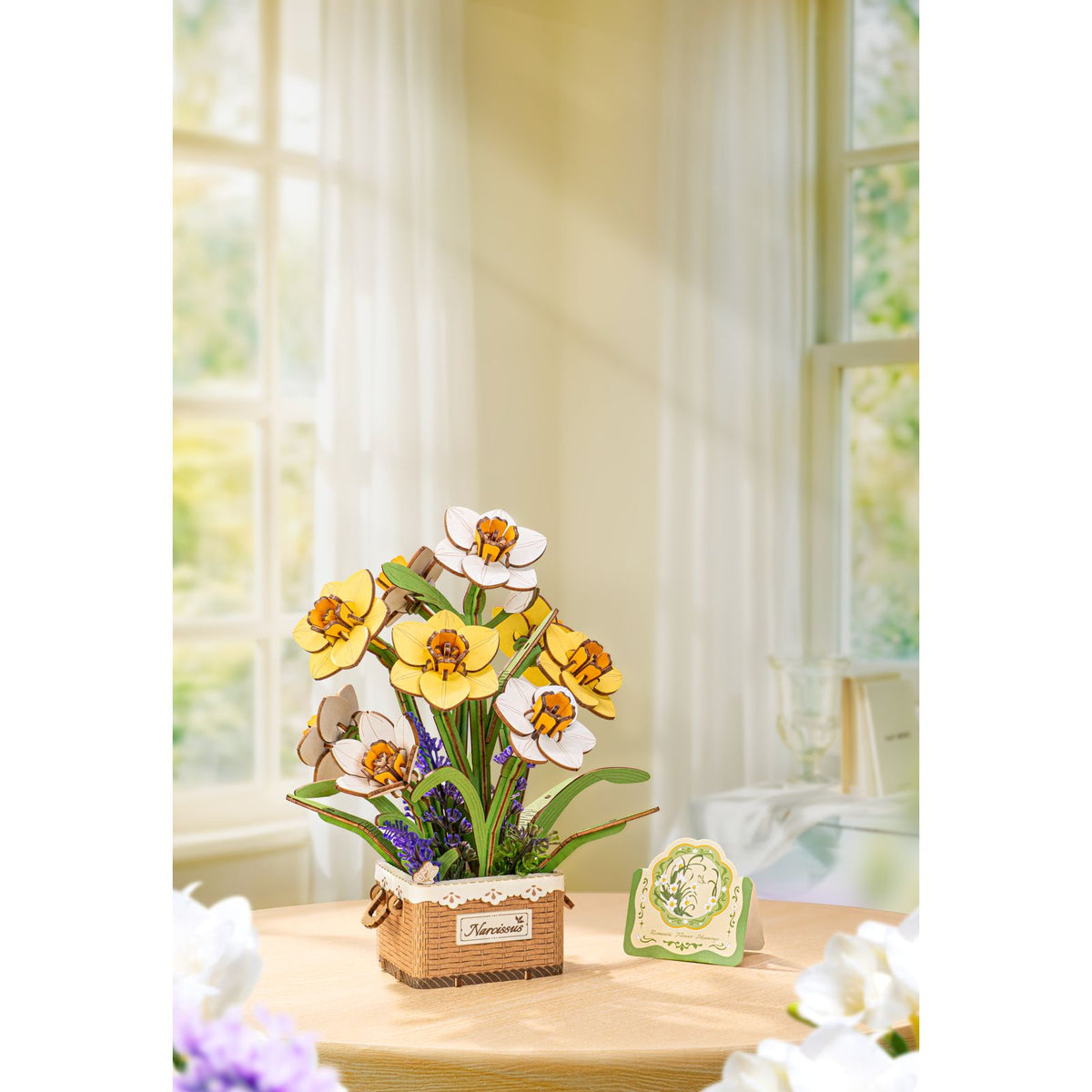 Orangefarbene Blütenherzen im Rowood Narcissus Holzblumen Bausatz