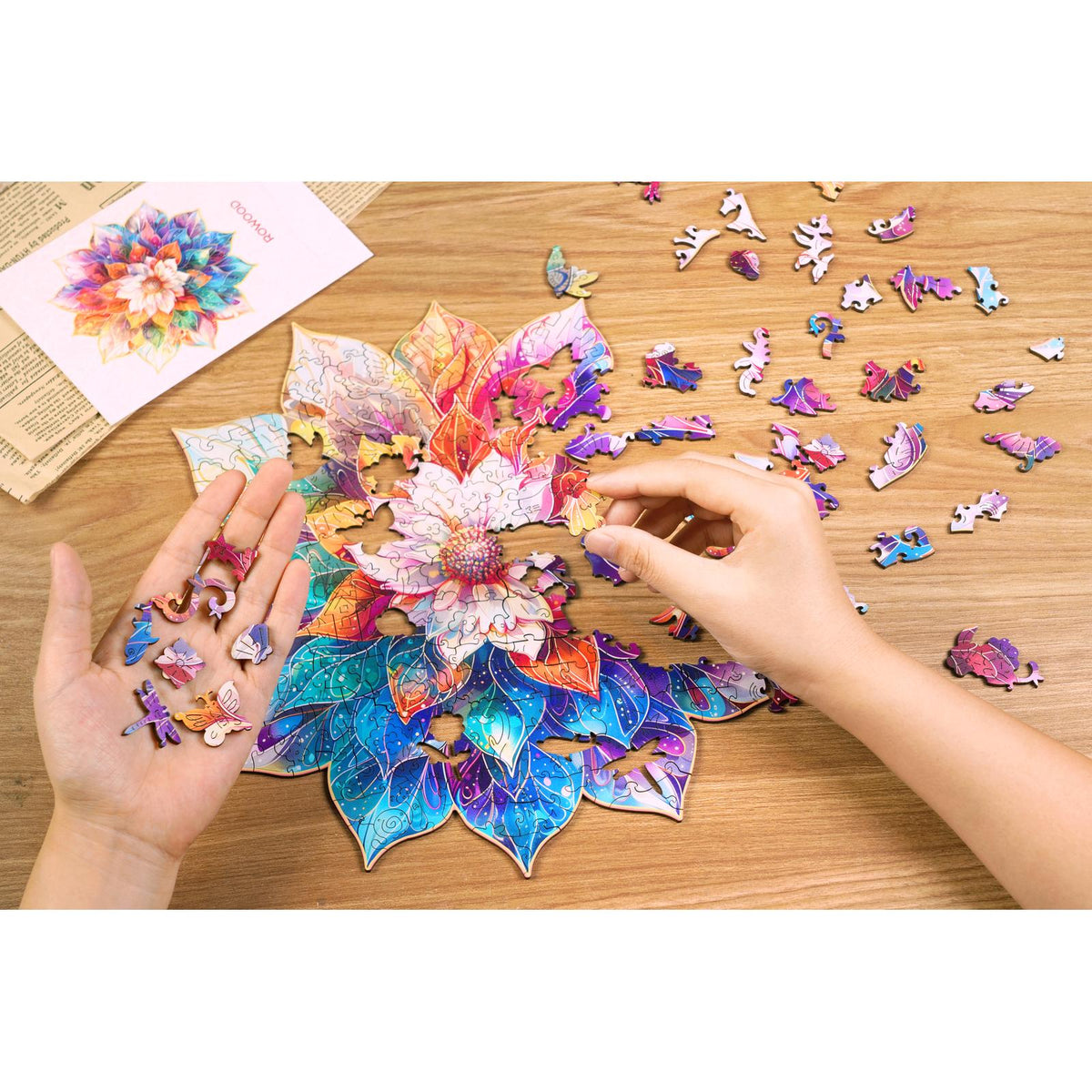 Holzpuzzle Erwachsene: Mystic Mandala Flower mit hellen Farben oben