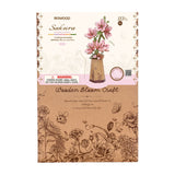 Fertig gebaute Sakura Blumen zum Bauen aus Holz von Rowood auf einem Schreibtisch